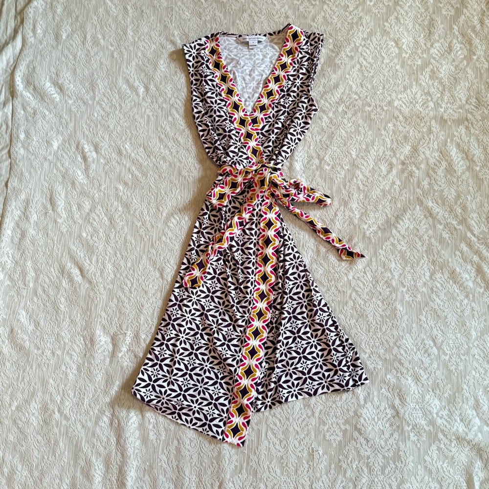 Diane Von Furstenburg geometric patterned wrap mini dress - Picture 2 of 9